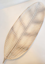 Load image into Gallery viewer, Tropical Foliage Carved Leaf Tray